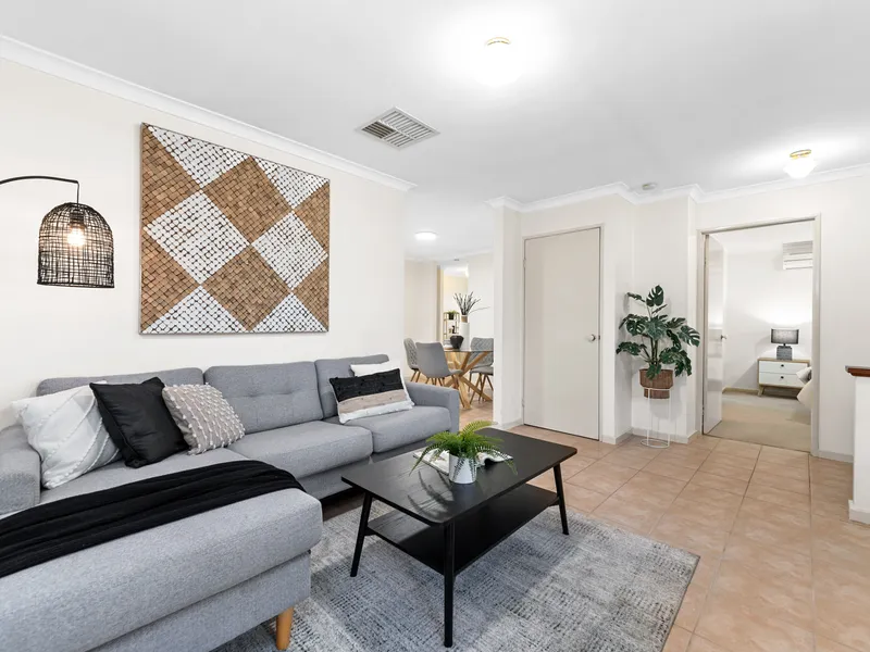 LIGHT AND BRIGHT 3 BEDROOM, 2 BATHROOM STREET FRONT HOME!!