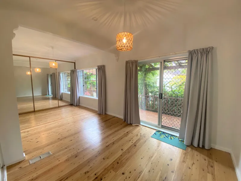LARGE & QUITE ONE BEDROOM FLAT