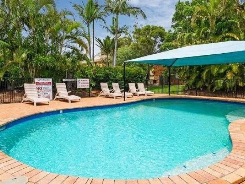 2 Bedroom Townhouse in Central Location - Runaway Bay