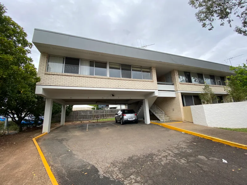 BARGAIN PRICE IN HOLLAND PARK!