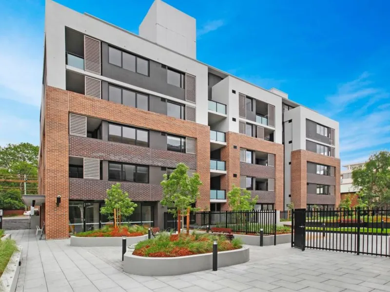 Large 1 bedroom apartment with study room and car space in a security building