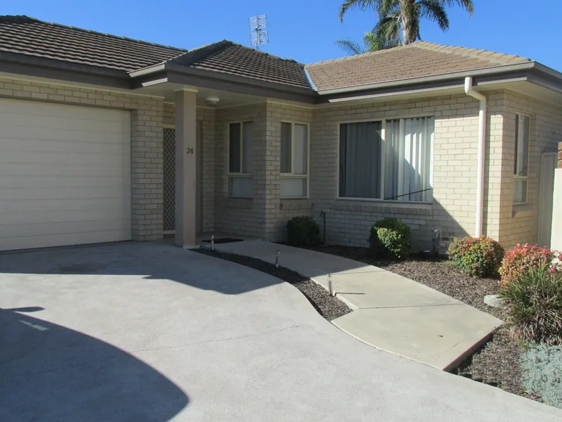 FANTASTIC 3 BEDROOM UNIT IN QUIET LOCATION!!