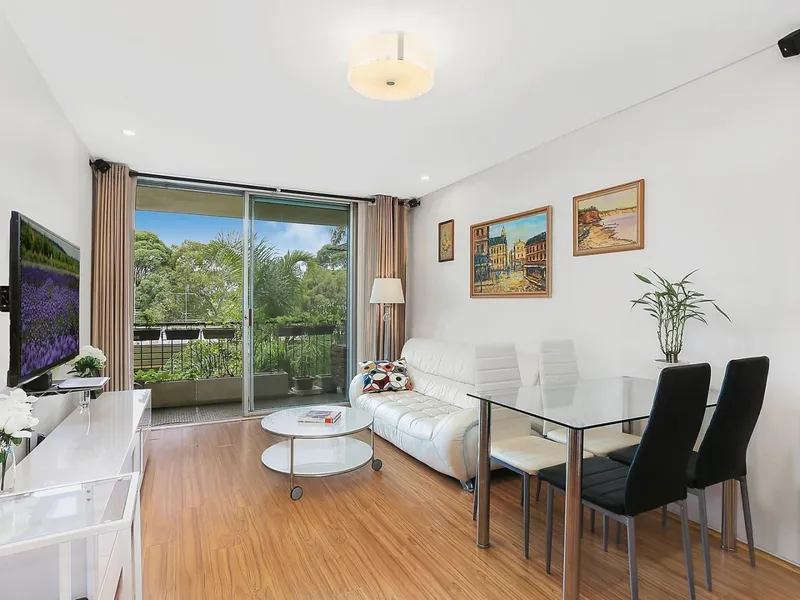 Light and Airy Position with Private Leafy Outlook