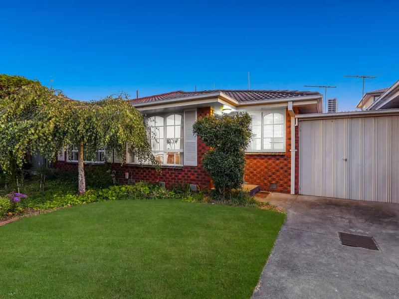 listedAS - Gorgeous unit in the McKinnon Secondary College zone with own street frontage