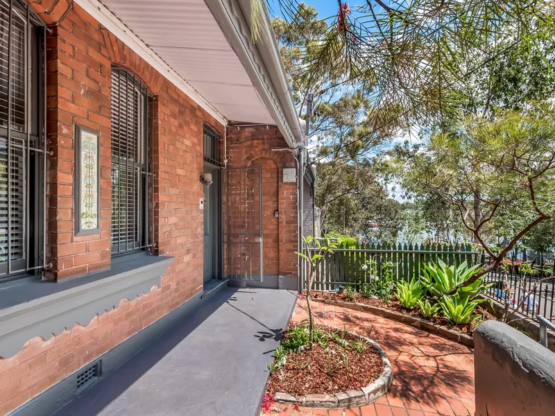 Pet friendly spacious Federation semi 200m from the Bay  