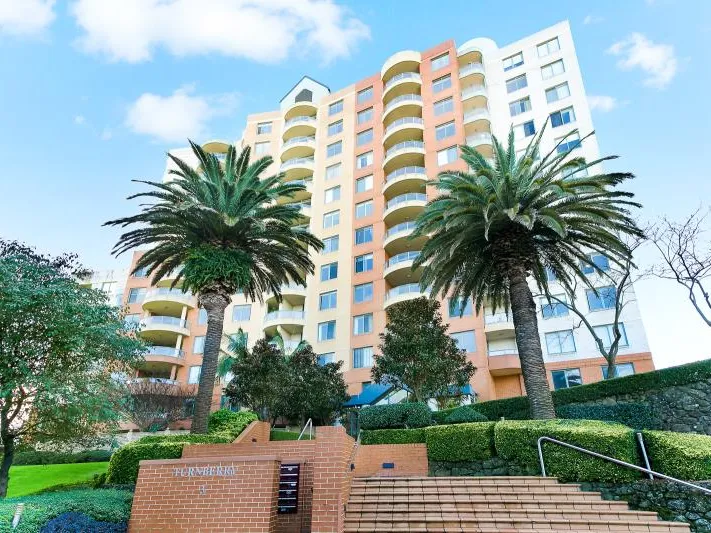 NEWLY UPDATED RALEIGH PARK 2 BEDROOM APARTMENT