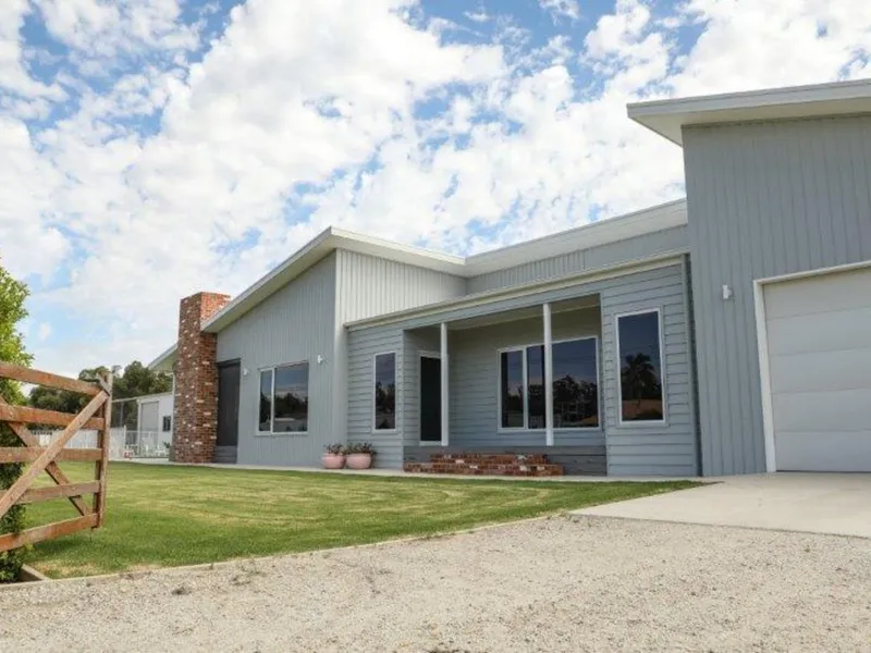 INDOOR-OUTDOOR LIVING AT ITS FINEST