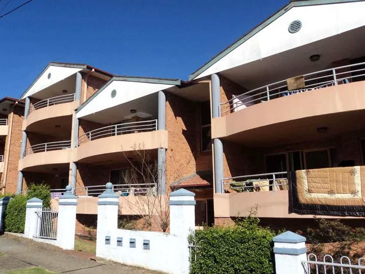 Private Spacious Three-bedroom Apartment