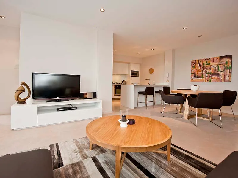 OPEN TO VIEW SAT 17 APR 11:30AM