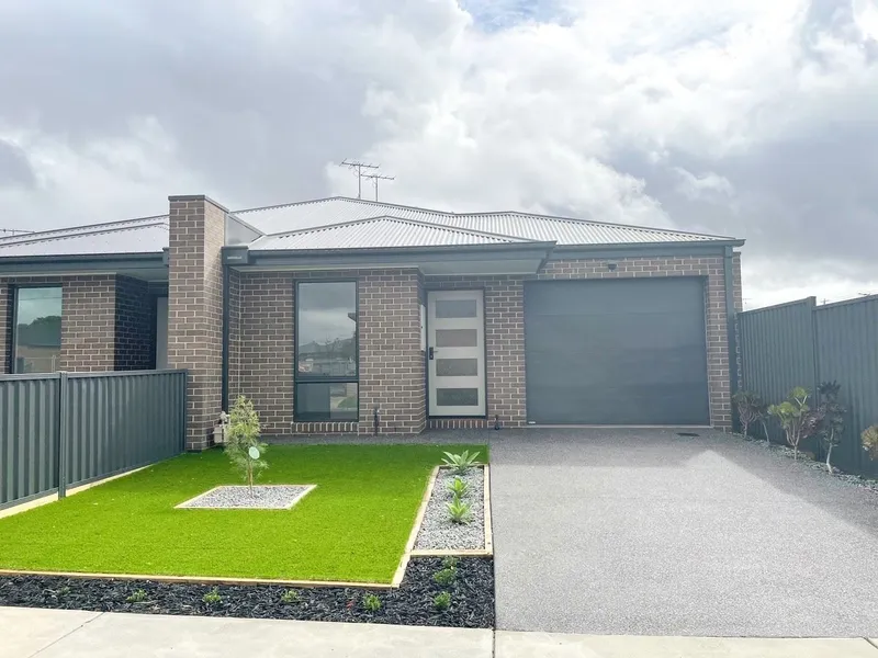 Chic new townhouse in the heart of Bell Park