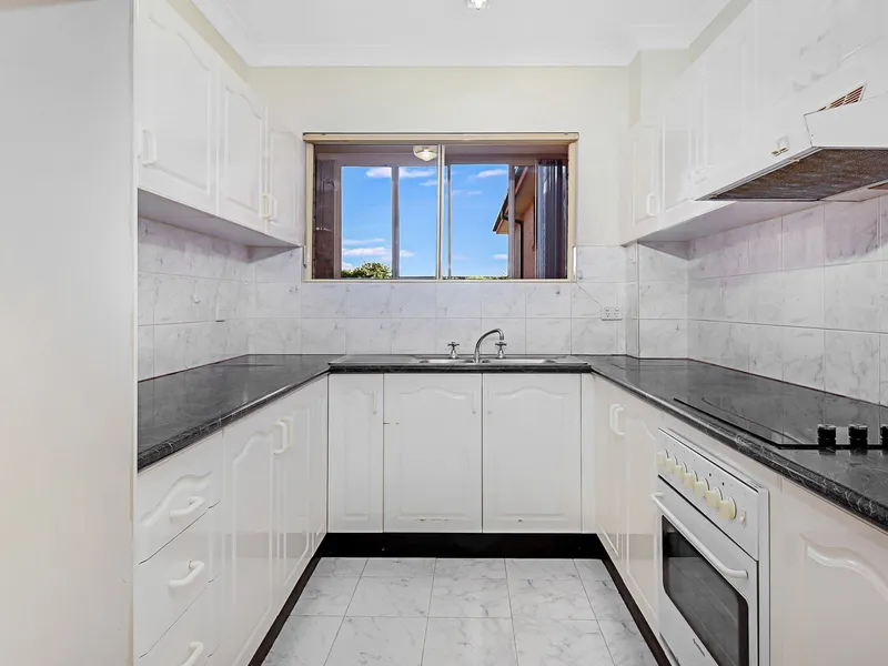 SPACIOUS TWO BEDROOM IN A MODERN SECURITY BLOCK