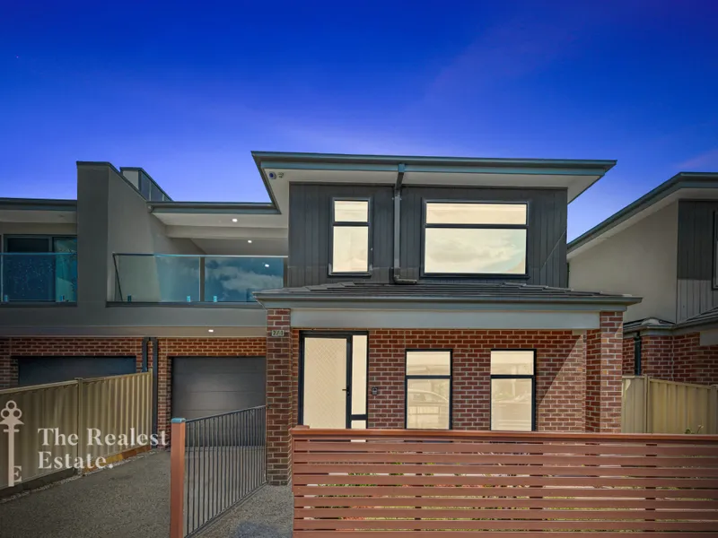 Street Frontage with Innovative touch!