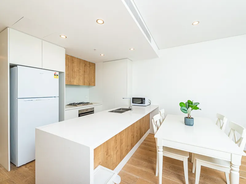 STUNNING OVERSIZED SUNDRENCHED COMPLETED 3 BEDROOM APARTMENT WITH STUDY