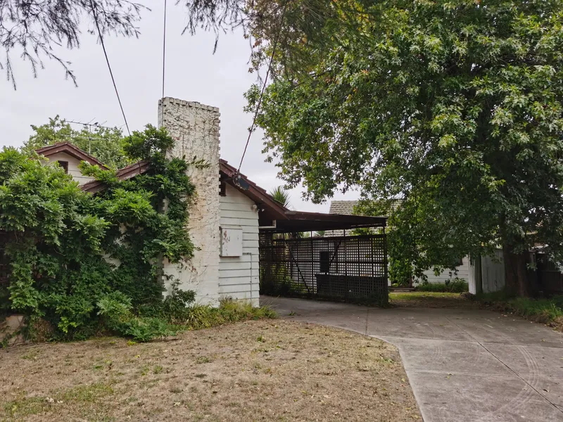 Large 3/4 Bedroom House In the heart of Dandenong North!