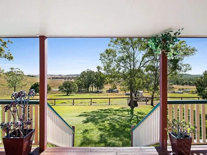 Beautiful Queenslander on 5 Acres With Fantastic Views