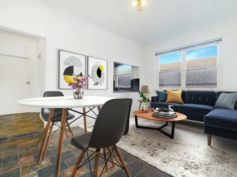 ORIGINAL BONDI APARTMENT WITH CLASSIC ART DECO DETAIL