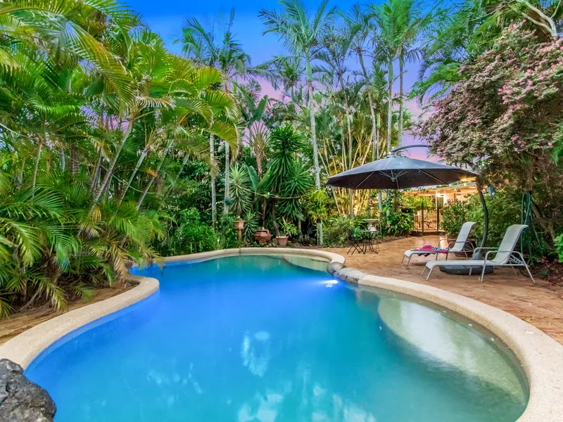 Signle Storey 4bed house with Granny Flat, Pool !