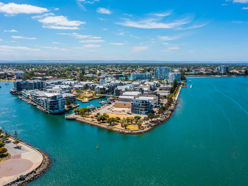 LUXURY WITH YOUR OWN JETTY