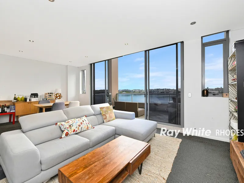 Enormous 146m2 Waterfront Mezzanine + Study Room