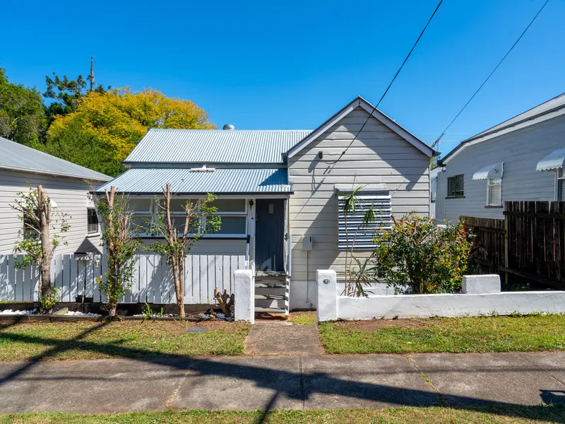 Charming Character Cottage in the heart of Toowong