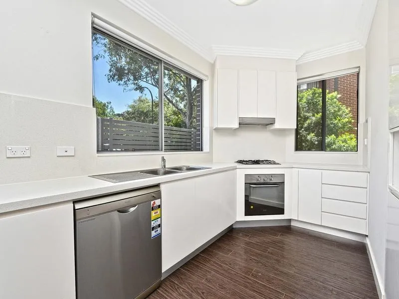Modern Ground Floor 2 Bedroom Security Apartment!