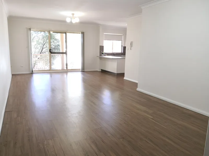 BRIGHT AND SPACIOUS 2 BEDROOM UNIT. CONVENIENT LOCATION.