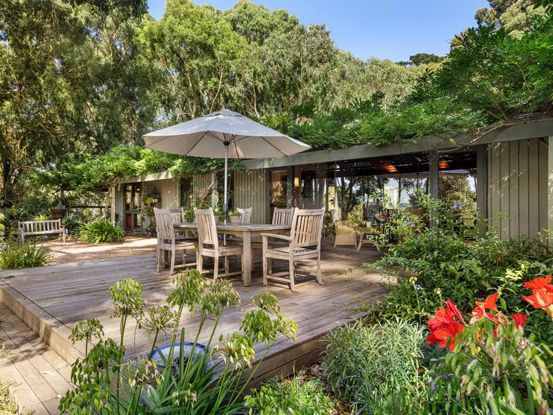 A Superb Lifestyle Property In Prestigious Main Ridge