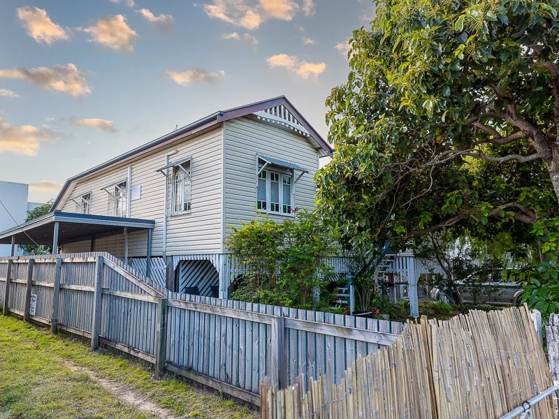 CITY FRINGE RENOVATED QUEENSLANDER AVAILABLE NOW