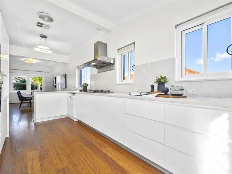 Beautifully Presented Family Home with Pool!