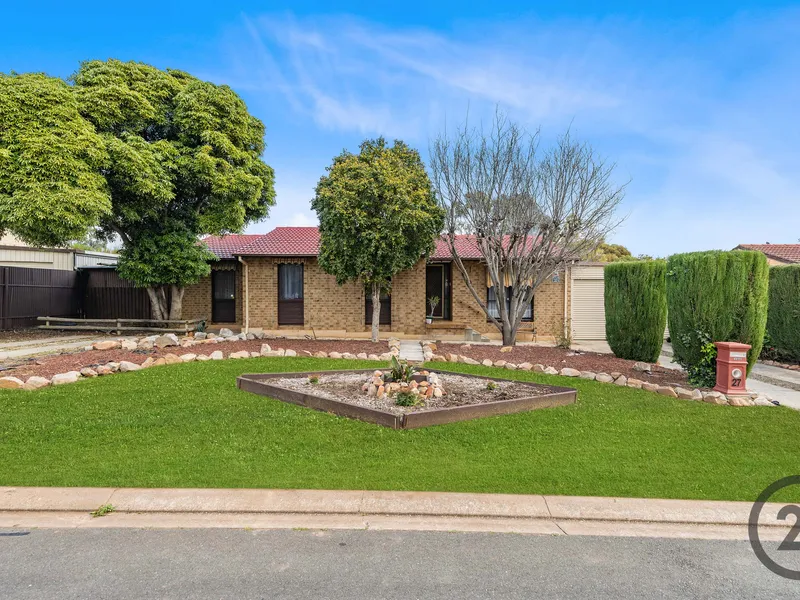 Neat & Tidy Home Close To Shops!