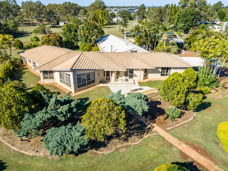 A COLLOSAL MANOR ON 2 ACRES