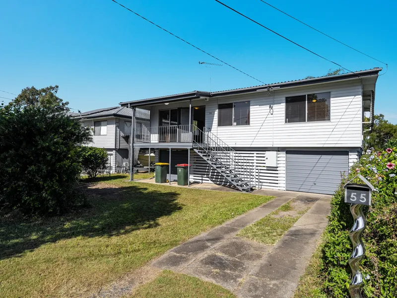 Charming 3-Bedroom Home in Archerfield with Large Backyard