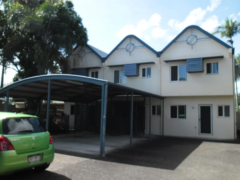 Secure townhouse close to the city