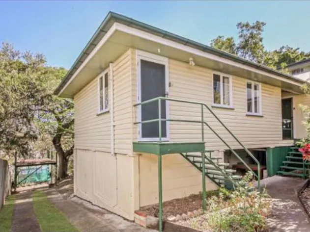 This unit won't last long, walking distance to UQ Herston, RBWH and QUT KG!