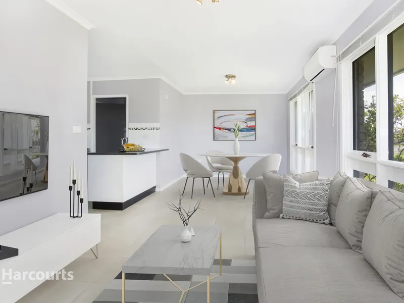 Value Villa In The Heart Of Town!