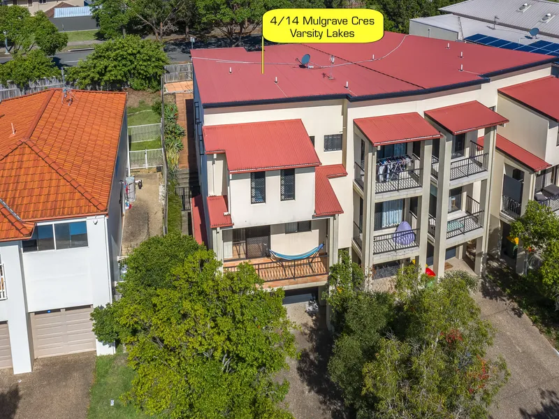 Large Townhouse in Central Varsity Lakes