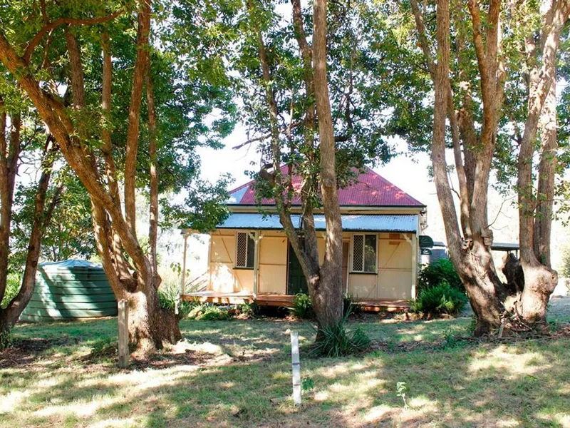 Cute cottage on 1 Acre