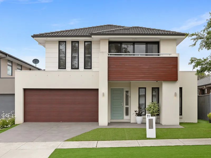 Modern Family Entertainer In Golf Links Estate