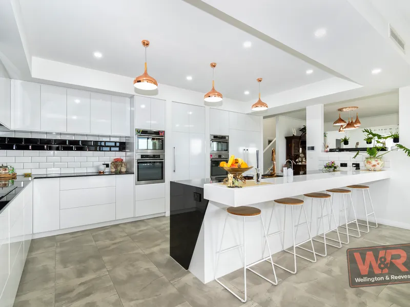 HIGH-SPEC LAKE VIEW SANCTUARY