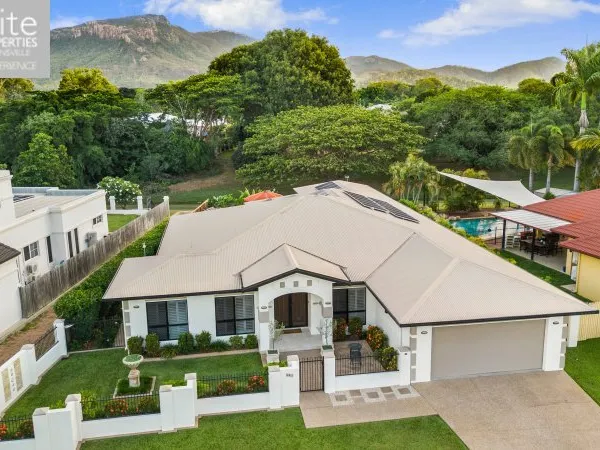 SPECTACULAR SETTING – QUALITY WITHOUT COMPROMISE – ORIGINAL OWNERS