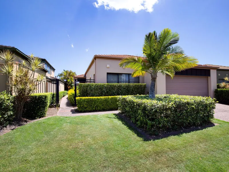 Beautiful Hope Island Spacious Family Home, Gated Street with a Marina Berth