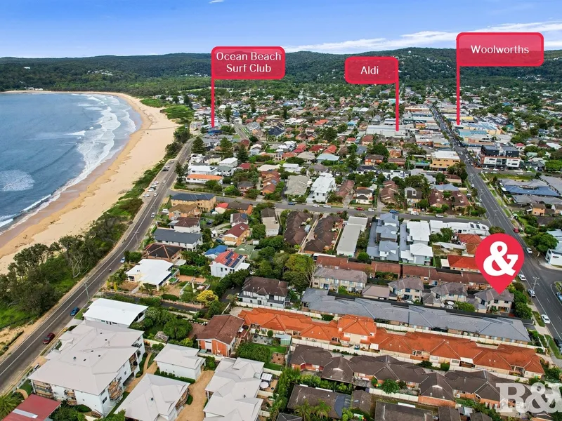 Walk to Beach, Restaurants & CAFE's