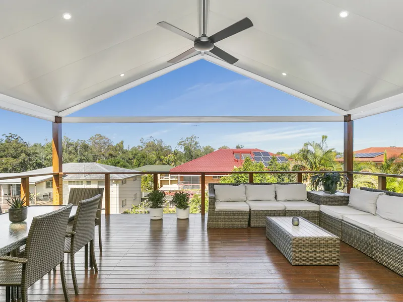 UPDATED, SPACIOUS, DUAL LIVING IN AN AMAZING LOCATION