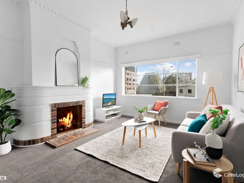 Art Deco Opening in Exclusive City Edge Setting