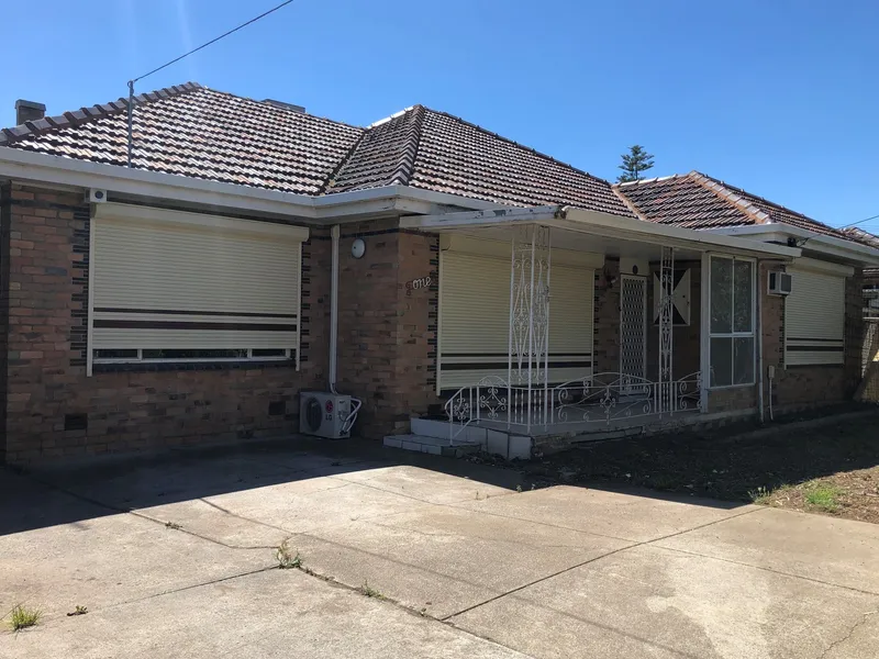 Large Family Home in Prime Location!