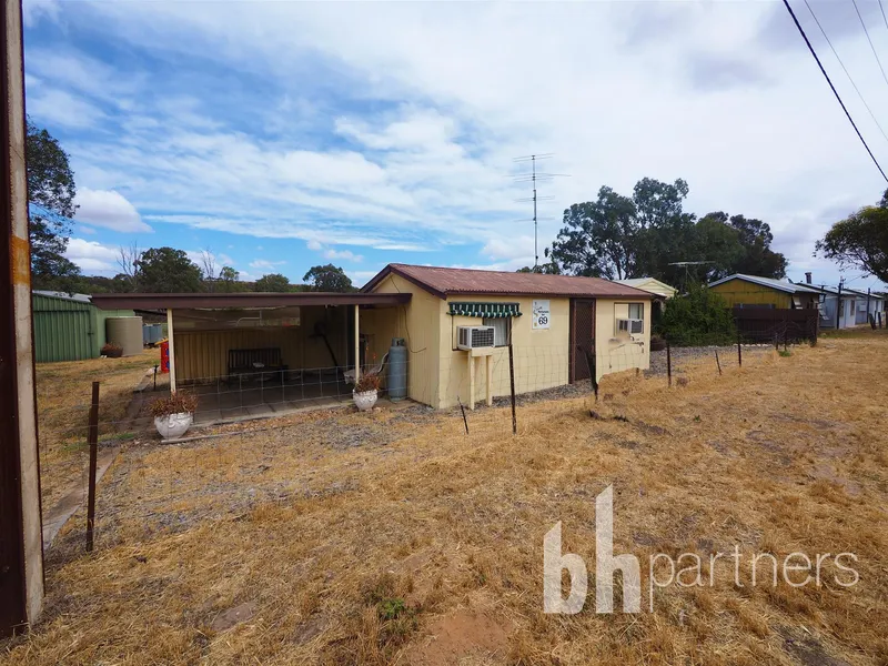 Affordable River Shack, Double Block, Large Shed!