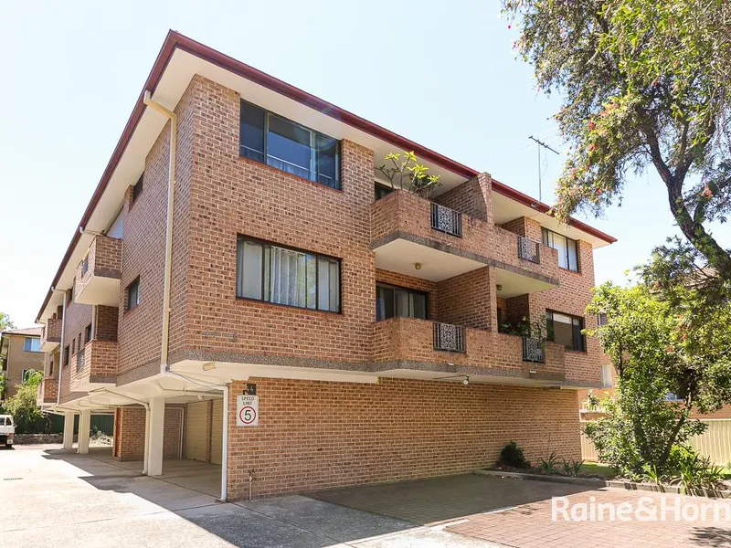 Two Bedroom Unit In North Parramatta