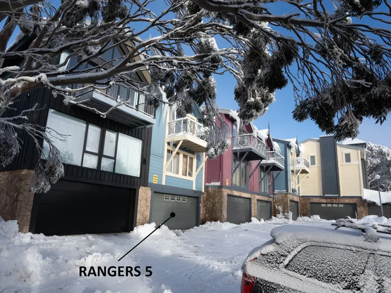 The Ultimate 4 Bed Snow Home Inc Double Garage Accessed Via a Heated Driveway