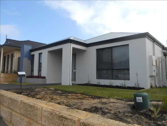 DESIRABLE LOCATION, LIGHT & BRIGHT