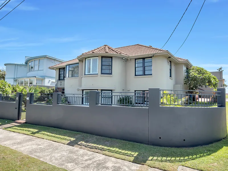Outstanding Family Home In Premier Dover Heights With Pool